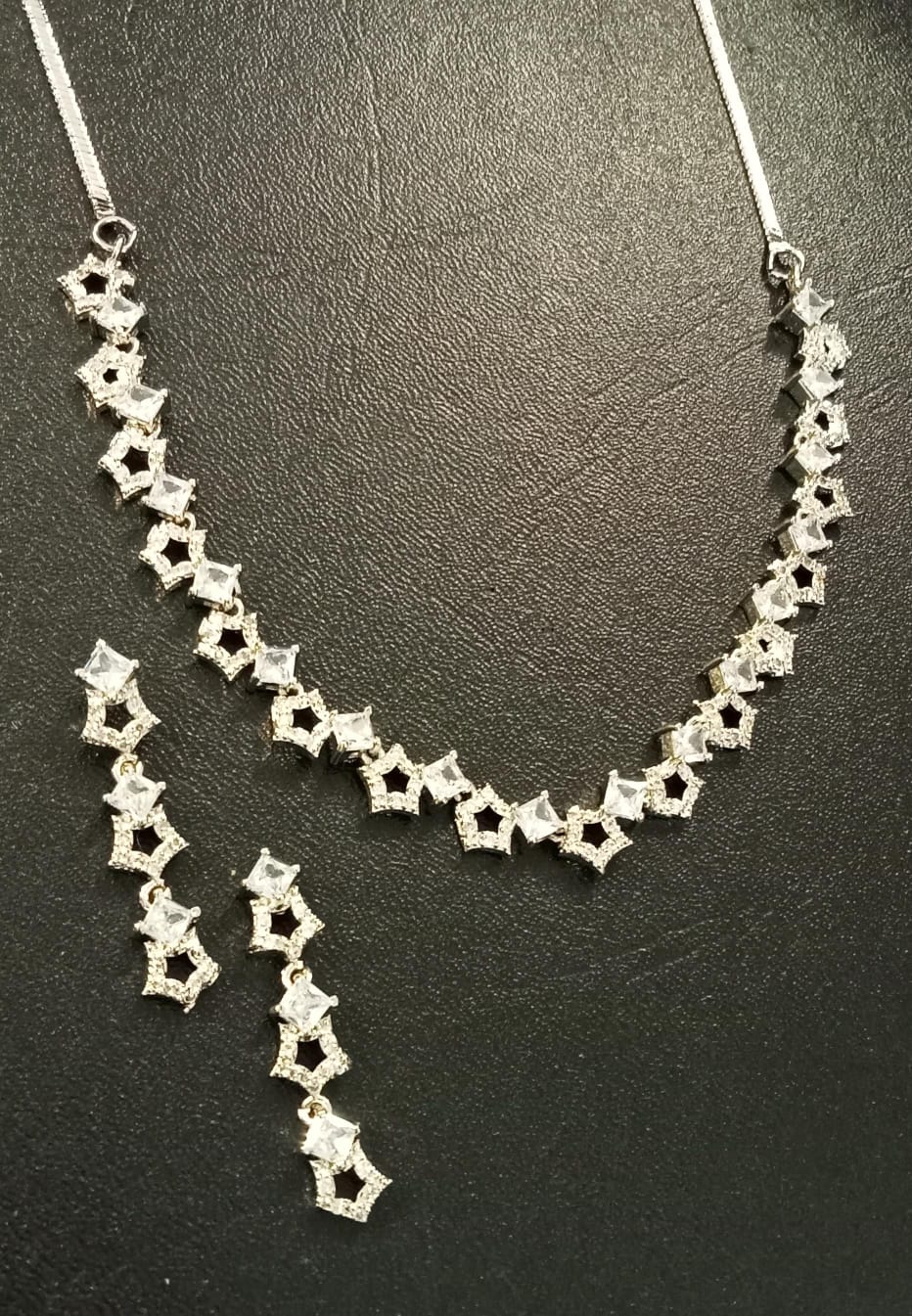 Kohinoor Royale necklace and earrings with sparkling crystal design